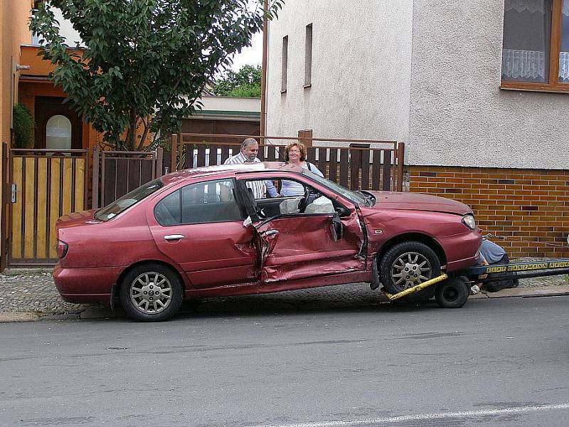 Nehoda sanitky v Mladé Boleslavi.