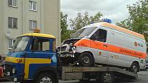 Nehoda sanitky v Mladé Boleslavi.