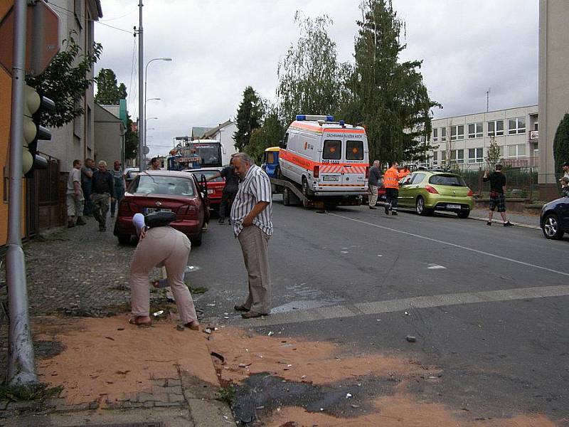 Nehoda sanitky v Mladé Boleslavi.