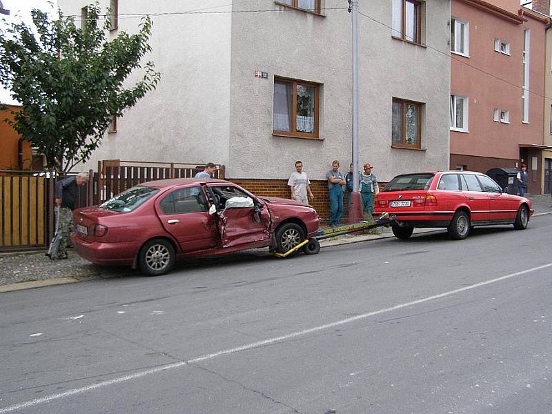 Nehoda sanitky v Mladé Boleslavi.