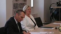 Zástupci automobilky Škoda a boleslavských škol podepsali darovací smlouvy.