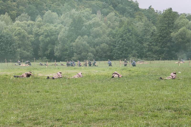 Střelba a výbuchy zněly v sobotu odpoledne 23. června z Krásné louky v Mladé Boleslavi.