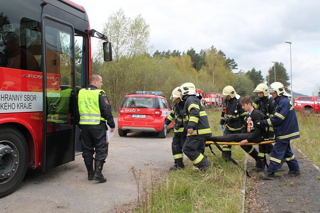 V novém sportovním areálu Vrchbělá v Bělé pod Bezdězem trénovali hasiči a záchranáři evakuaci z hotelu