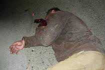 Opilý a zakrvácený muž ležel na ulici v Mladé Boleslavi.