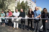 Slavnostním přestřižením pásky byla otevřena Havclíčkova ulice.