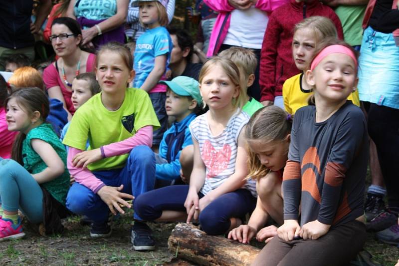 Tradiční Běh do příhrazských schodů v Příhrazích na Mnichovohradišťsku přilákal na start přes stovku závodníků.