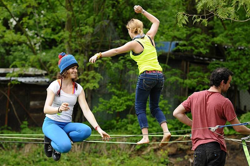 Slackline fest 2013 proběhl v areálu sobotecké Horolezecké stěny