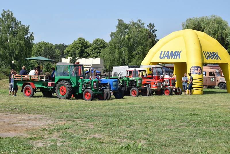 Ze 7. Klasik veterán sraz v Bakově nad Jizerou.