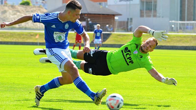 ČFL, 29. kolo: FK Mladá Boleslav B (v modrém) - FK Pardubice B (2:0)