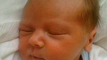 JAROSLAV Áron Jakeš se narodil dne 13. 8. Jeho míry jsou 46 centimetrů a 2540 gramů. Šťastnými rodiči jsou Eva a Martin.