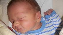 MARTIN Volák se narodil mamince Anetě a tatínkovi Petrovi 12. dubna. Známa byla pouze váha, a to  3,77 kilogramů. S rodiči bude bydlet v Březovicích.