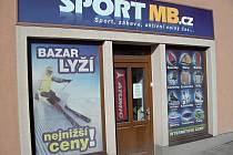Sport MB sídlí v Hradišťské ulici v Kosmonosích.
