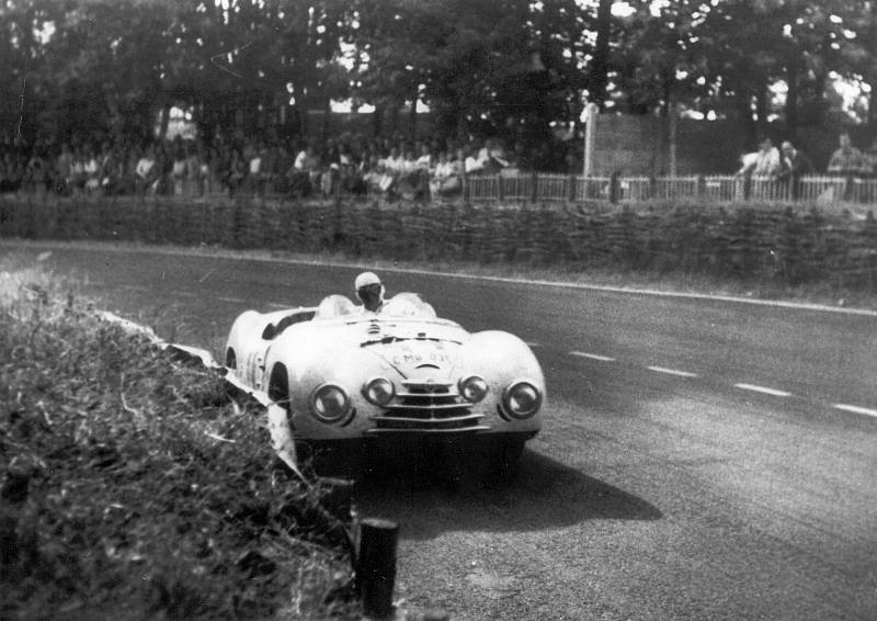 Škoda si připomněla 70 let od startu speciálu v Le Mans.