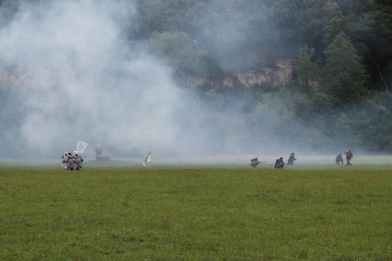 Střelba a výbuchy zněly v sobotu odpoledne 23. června z Krásné louky v Mladé Boleslavi.