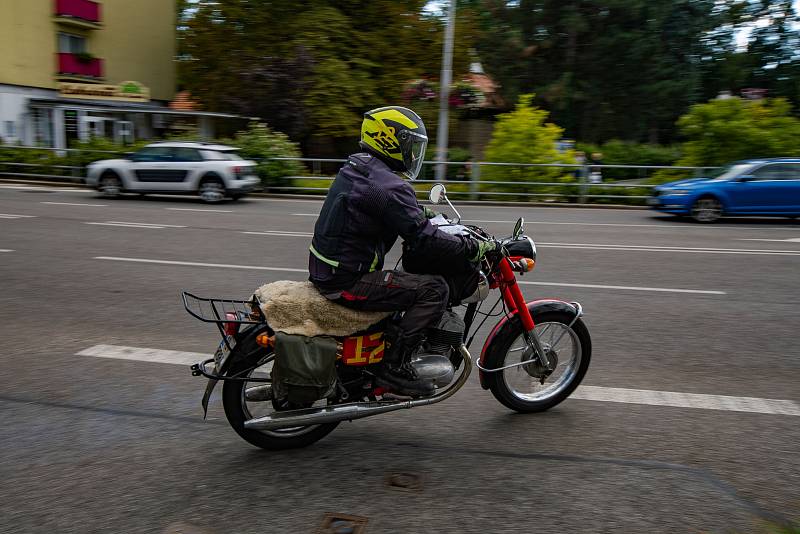 Oldtimer Bohemia Rally 2021 lákala fanoušky motorsportu