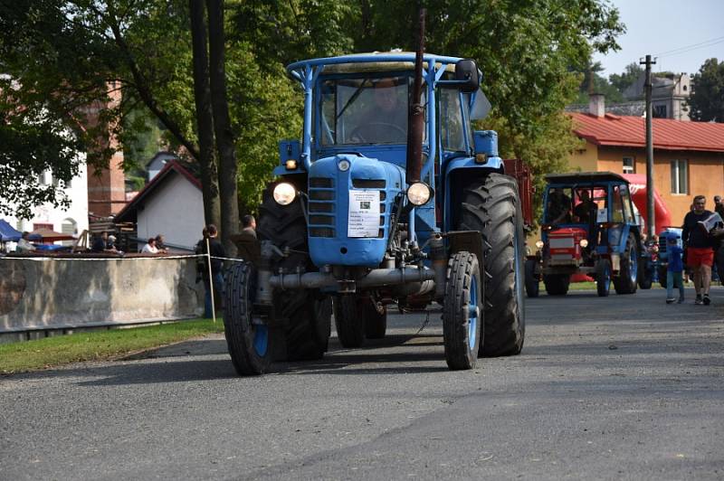 Do Kropáčovy Vrutice se opět sjeli milovníci traktorů a zemědělské techniky.