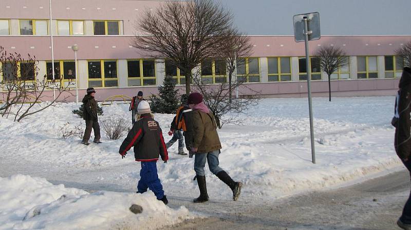 Koulovaná před školou.