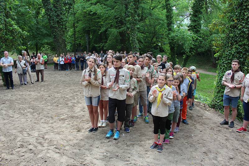 V Benátkách nad Jizerou slavnostně otevřeli Centrum ekologické výchovy, které bude sloužit především jako klubovna pro místní skauty. Stavba byla zahájena v září loňského roku a město vyšla na necelých devět milionů korun.