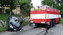 Střet osobního auta a hasičského vozu u Kněžmosta.