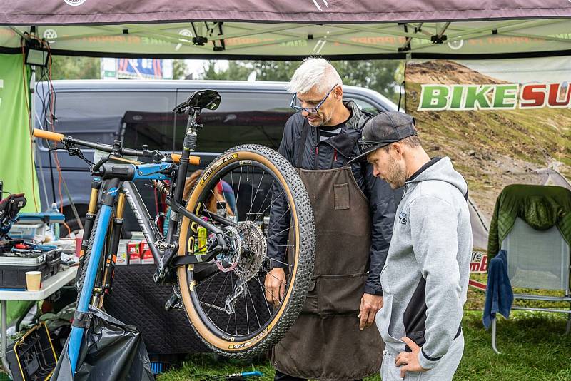 Z cyklistického seriálu pro veřejnost 'Kolo pro život' na Krásné louce v Mladé Boleslavi.