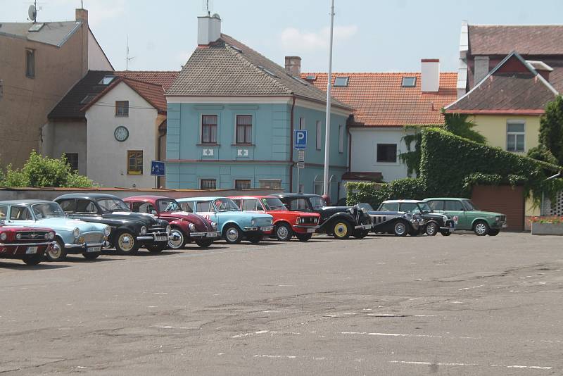 Z desátého ročníku Oldtimer Bohemia Rally v Mladé Boleslavi.