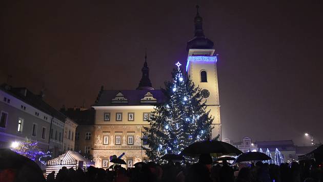 Z rozsvěcení vánočního stromu na Staroměstském náměstí v Mladé Boleslavi v roce 2018.