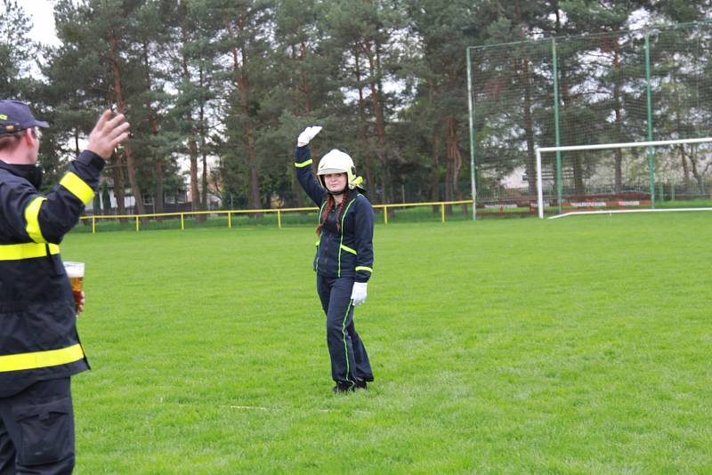 Třetí ročník soutěže Železný hasič v Jabkenicích