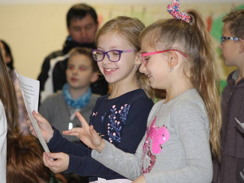 Ve středu se zpívalo například i v mladoboleslavské Základní škole Pastelka v Severním městě.