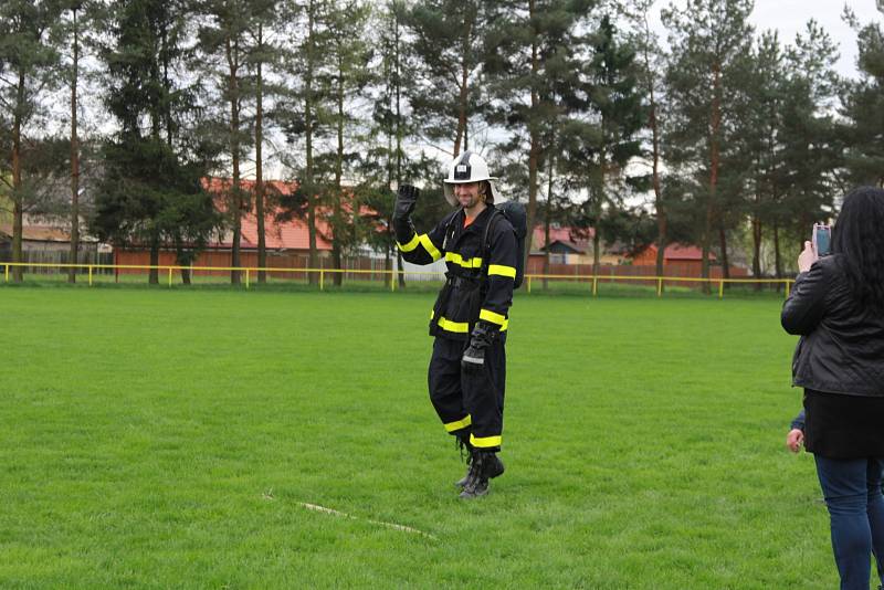 Třetí ročník soutěže Železný hasič v Jabkenicích