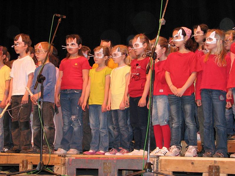 Šestý ročník přehlídky jarní Pop-Song Fest.