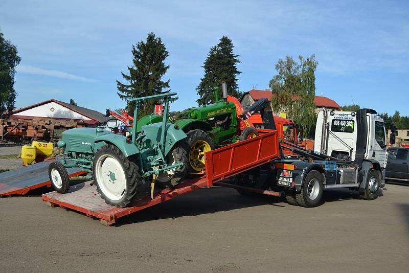 Historické traktory na výstavě v Kropáčově Vrutici