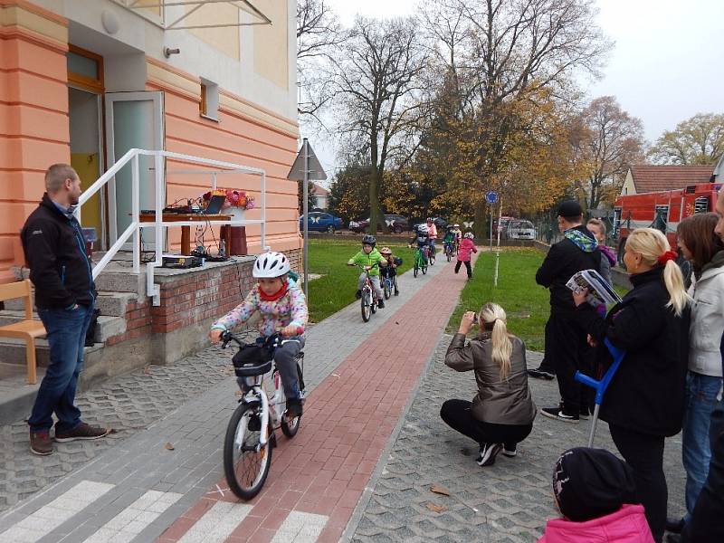 Slavnostní otevření Vlkavské dopravní cyklostezky. 