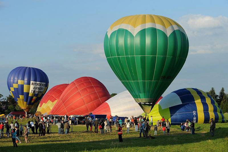 IX. bělské balonové hemžení