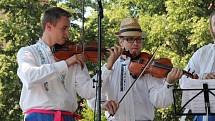 Folklorní festival v Bakově bavil návštěvníky i v parném počasí