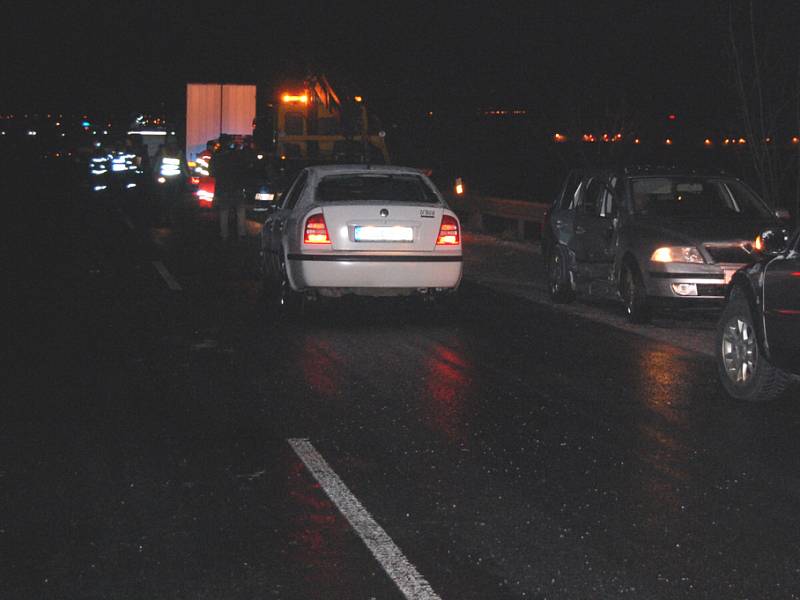 Hromadná dopravní nehoda na 39. km u Pískové Lhoty