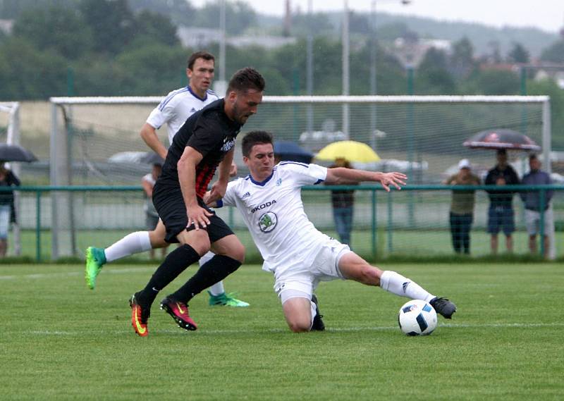 Fotbalisté České Lípy si k dalšímu přípravnému utkání zajeli do Mladé Boleslavi (tmavé dresy), kde se střetli s místním ligovým juniorským týmem. Ten je nakonec porazil 4:1.