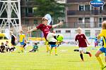 Finále Ondrášovka Cupu pro devítileté v Příbrami ovládla Mladá Boleslav (v modrém).