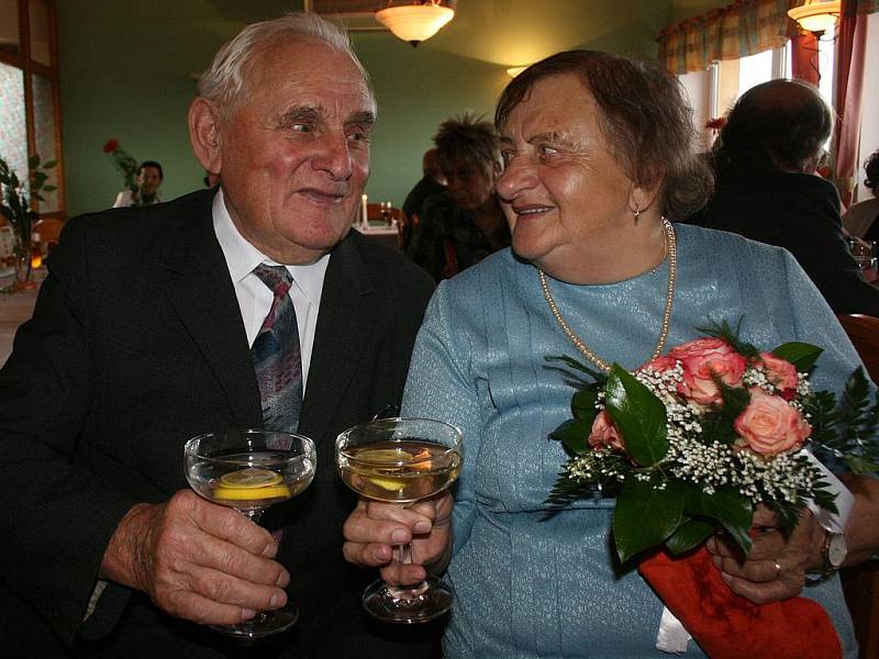 Josef a Jaroslava Cidlinovi z Holých vrchů oslavili diamantovou svatbu.