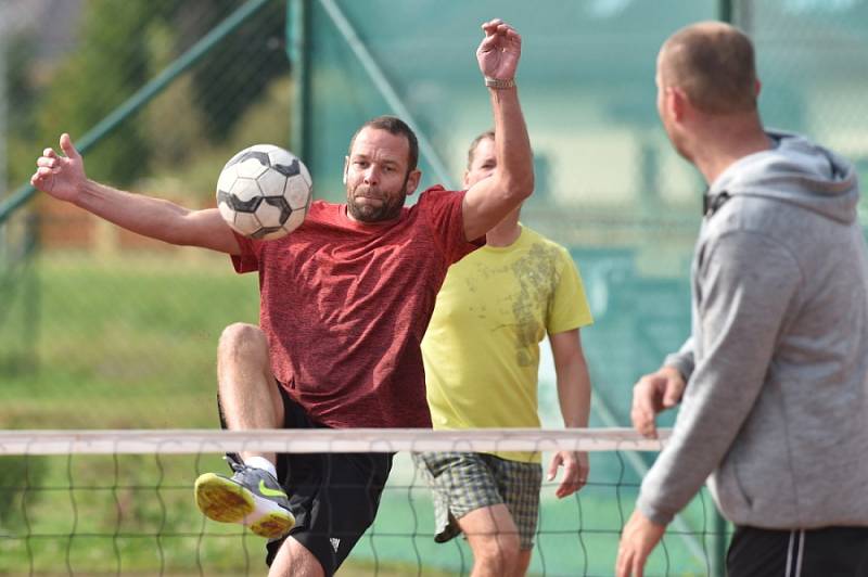 Ve Sportovním areálu Kolomuty se uskutečnil o víkendu nohejbalový turnaj trojic - 10. ročník Helada Cup, kterého se zúčastnilo 31 hráčů, 10 týmů. 