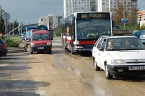 Havárie vodovodního řadu v ulici Jana Palacha v Mladé Boleslavi vyvrátila i lampu veřejného osvětlení.