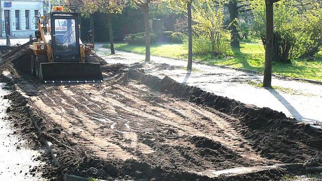 Stavební práce na rekonstrukci Masarykova náměstí v Bělé pokračují
