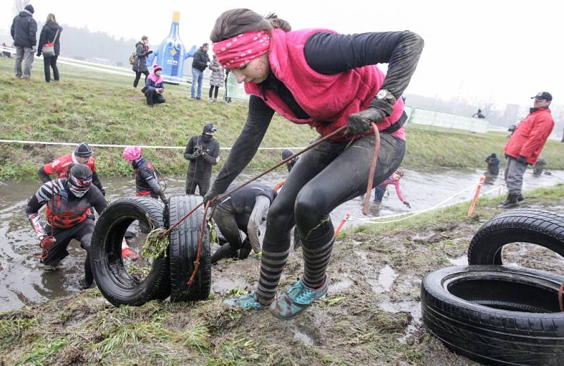 Extrémní překážkový závod Taxis Gladiator Race na pardubickém dostihovém závodišti.