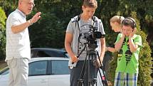 Letní filmová škola Na Karmeli umožnila dětem točit i mluvit do mikrofonu