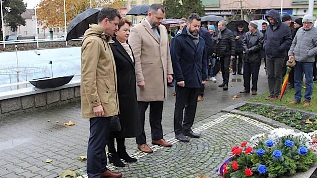 Pietní setkání na náměstí Republiky připomnělo klíčové události dějin