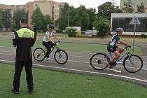 Na krajské kolo soutěže mladých cyklistů dohlíželi městští strážníci.