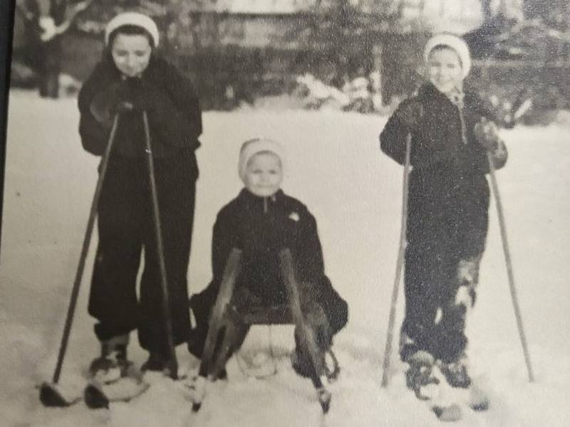 V roce 1957 takto sportovaly sestry paní Hudské