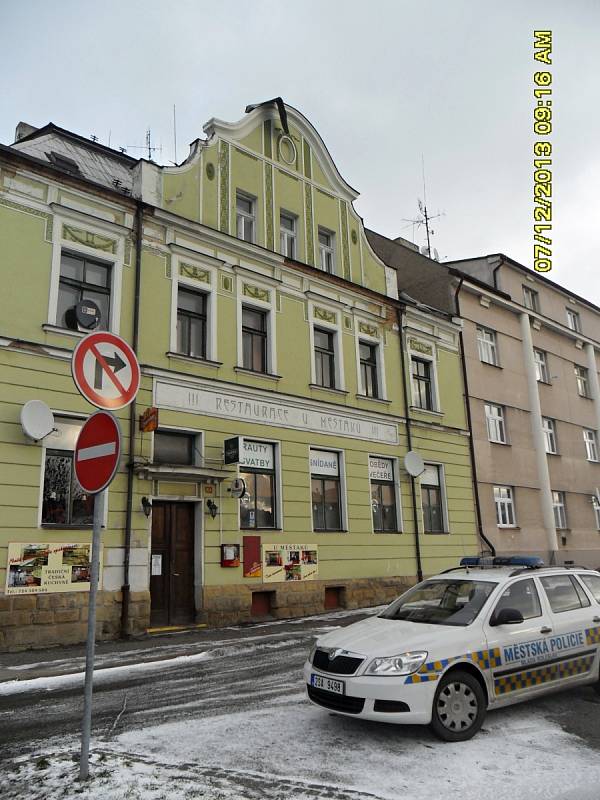 Vítr si pohrál například s oplechováním střechy restaurace U Měšťáků.