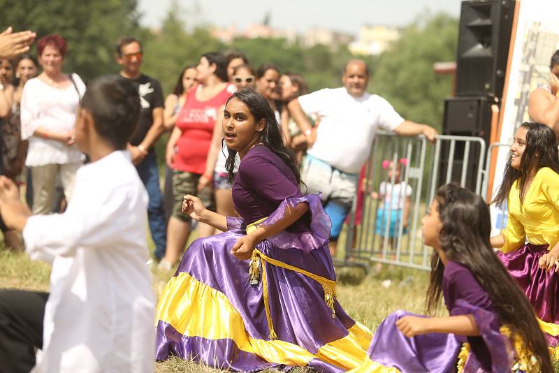 Na Krásné louce se v sobotu uskutečnil 4. Romský festival, který lákal na hudební vystoupení, ale také na několik celebrit.