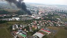 V areálu mladoboleslavské firmy Akuma propukl v pátek největší požár v novodobé historii města Pohled na požár z ptačí perspektivy