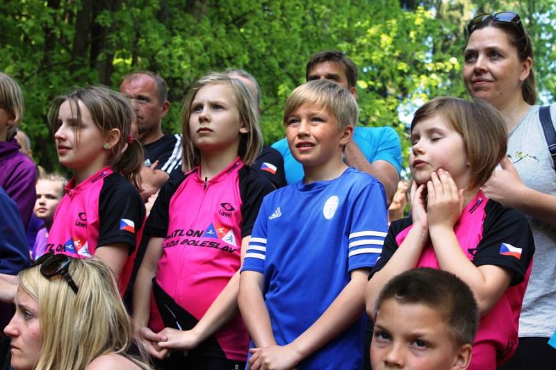 Tradiční Běh do příhrazských schodů v Příhrazích na Mnichovohradišťsku přilákal na start přes stovku závodníků.